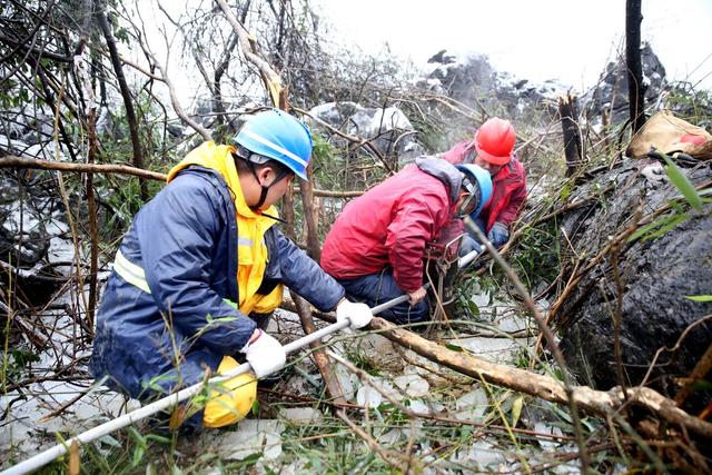 寒潮、冰冻天气、电力、线路、应急抢修。
