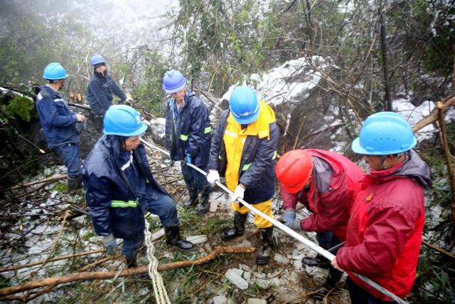 寒潮、冰冻天气、电力、线路、应急抢修。