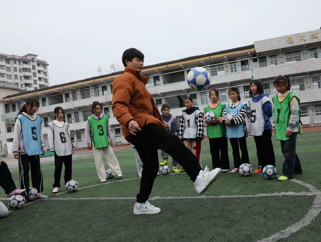 足球陪伴乡村娃快乐成长