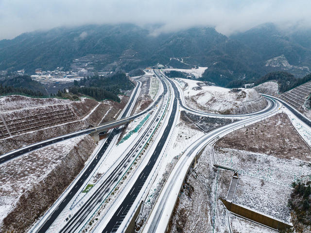 交通  高速公路  芷铜高速  抗冰除雪保畅通  怀化