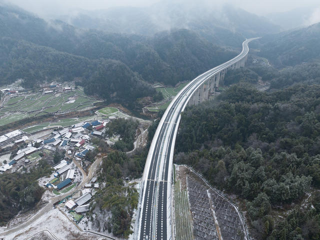 交通  高速公路  芷铜高速  抗冰除雪保畅通  怀化