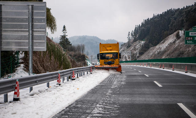 交通  高速公路  芷铜高速  抗冰除雪保畅通  怀化