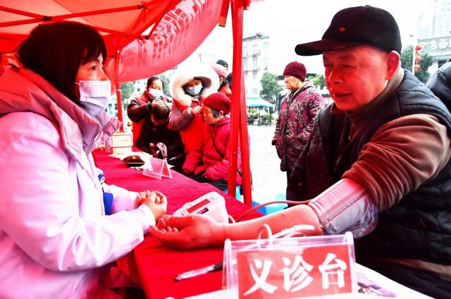  义诊下乡  送上健康