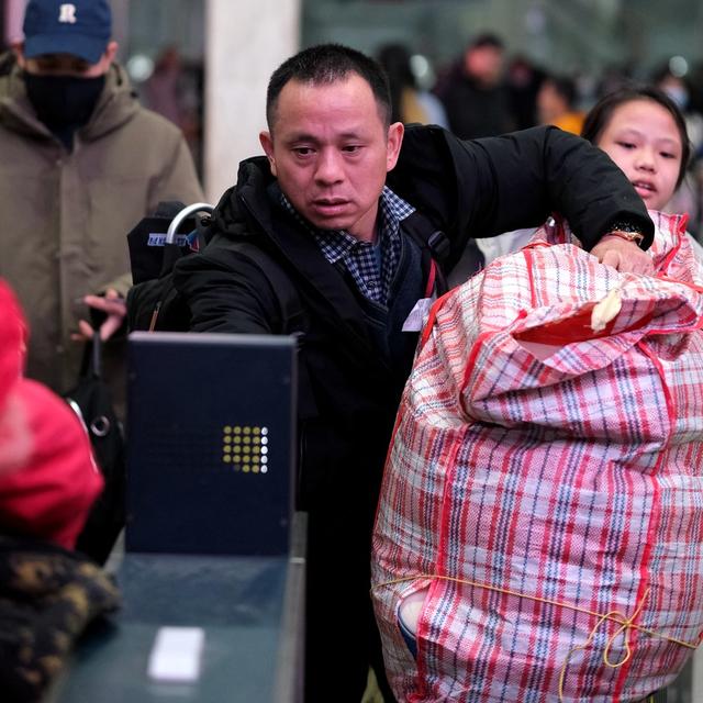 火车站，有序运行