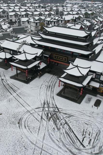 吉首 古城 乾州 游人 赏雪 大地 银装 雪景 画卷 街道 白雪