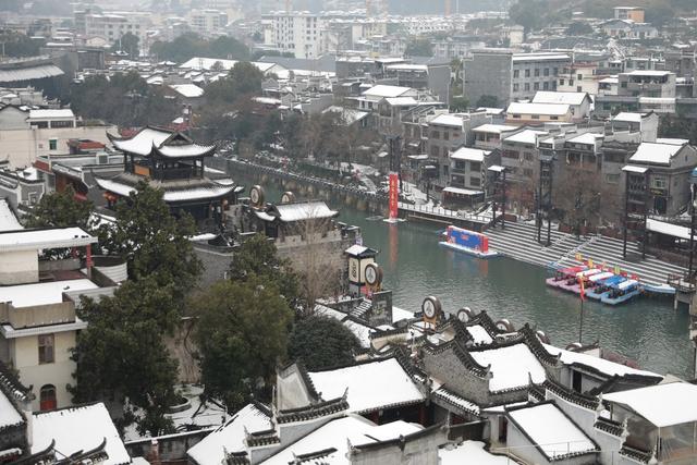 吉首 古城 乾州 游人 赏雪 大地 银装 雪景 画卷 街道 白雪