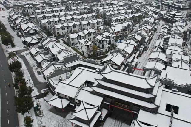 吉首 古城 乾州 游人 赏雪 大地 银装 雪景 画卷 街道 白雪