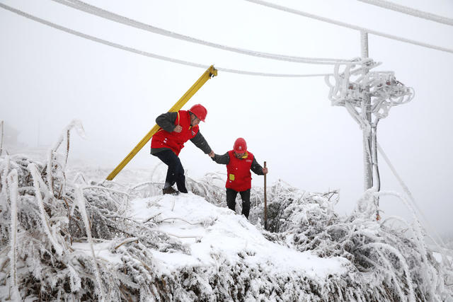 抗击冰雪  保供电