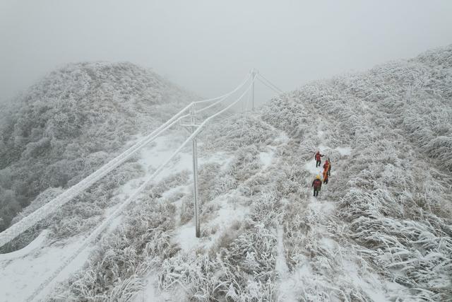 抗击冰雪  保供电