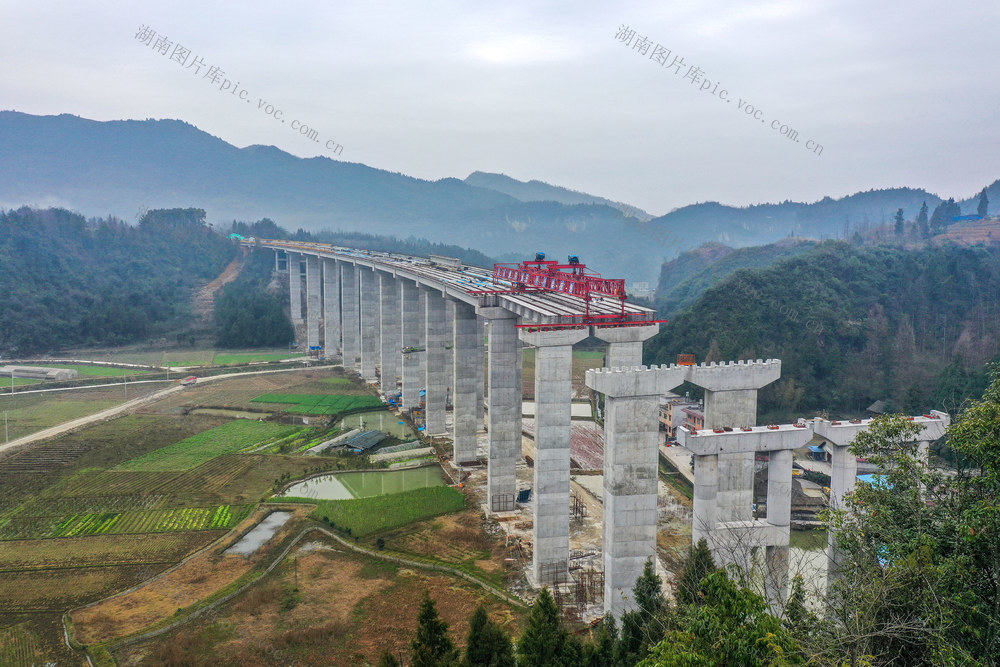 湖南 湘西 龙山 高速公路 建设 施工 桥梁 T梁架设 水沙坪