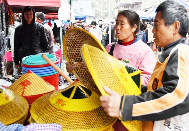 选购农具备春耕