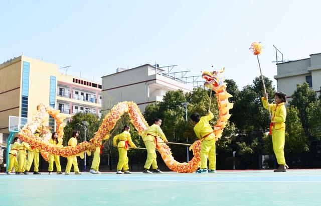 多彩活动欢庆“二月二”