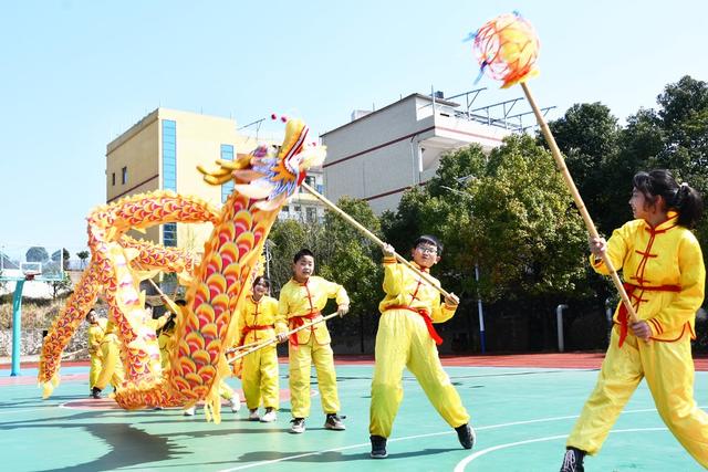 多彩活动欢庆“二月二”