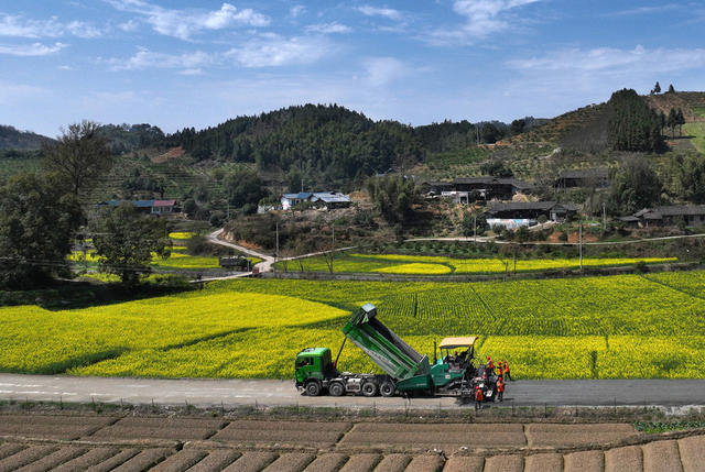 春天里 筑路忙