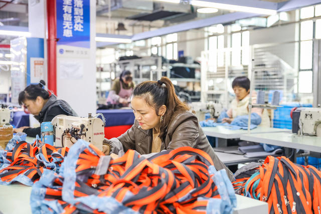 用工 生产 企业 稳岗 工人 经济