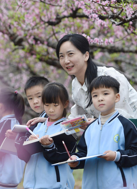 嘉禾：亲近自然 绘画春天