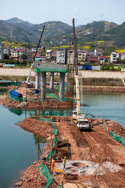 兰里大桥  施工忙