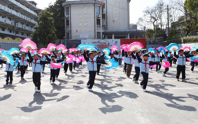 非遗 校园 学生 花灯操