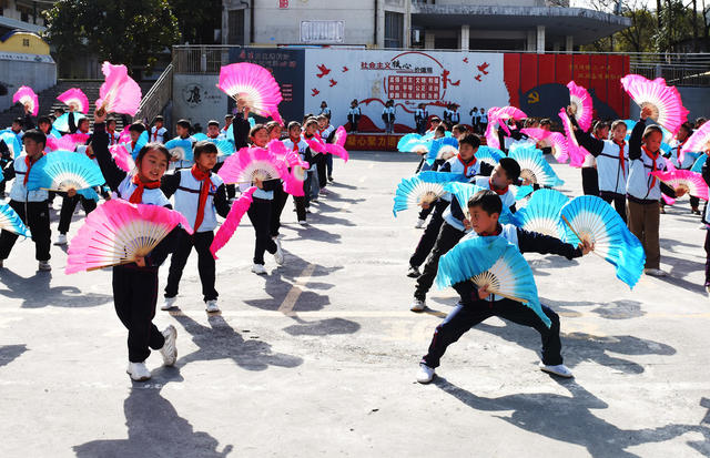 非遗 校园 学生 花灯操