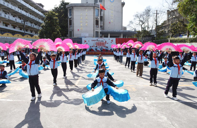 非遗 校园 学生 花灯操