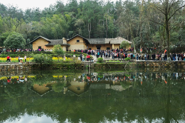 湖南韶山，红色旅游火热，毛泽东同志故居