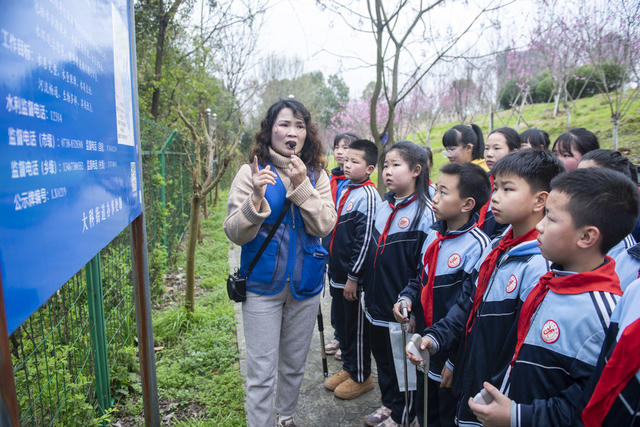 湖南娄底 净滩 护水 美化环境 母亲河 世界水日