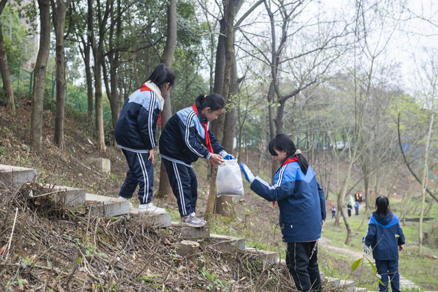 湖南娄底 净滩 护水 美化环境 母亲河 世界水日