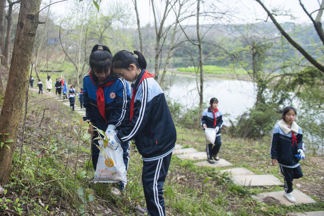 湖南娄底 净滩 护水 美化环境 母亲河 世界水日