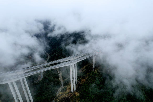 湖南炎陵 “东方一号公路” 梦幻天桥 武深高速 四峰山大峡谷