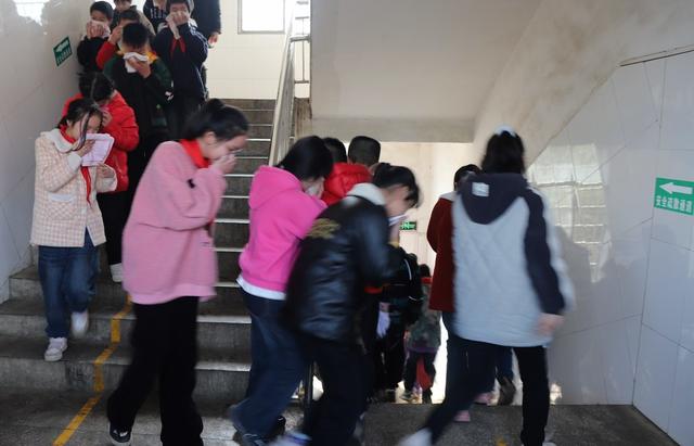 消防 演练 学校 学生