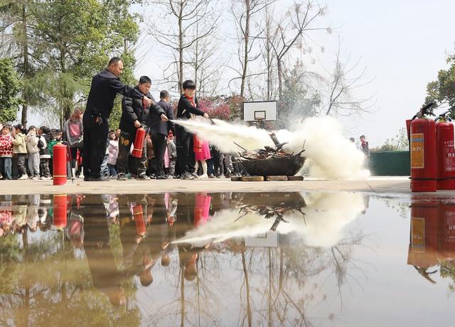 消防 演练 学校 学生