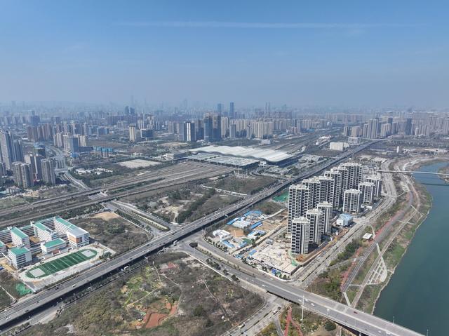 高铁 南站 火车 交通枢纽