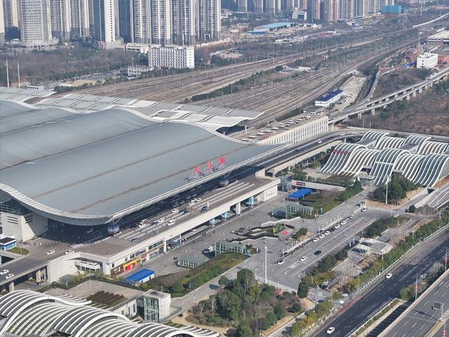 高铁 南站 火车 交通枢纽