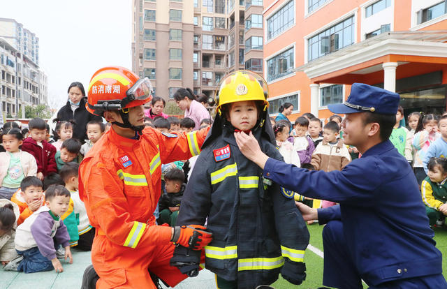 消防  安全  校园  萌娃