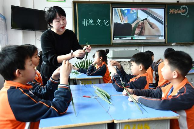 学习棕编  传承非遗