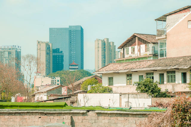 拆迁  建筑  新房  旧房  阳光  春天