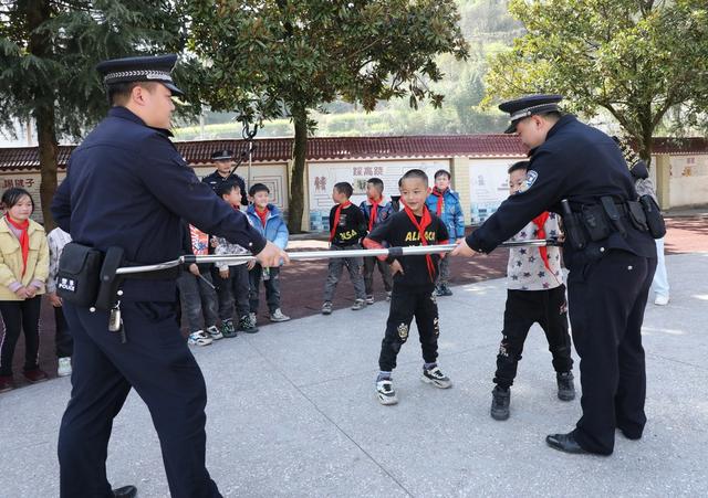  反恐宣传教育进校园
