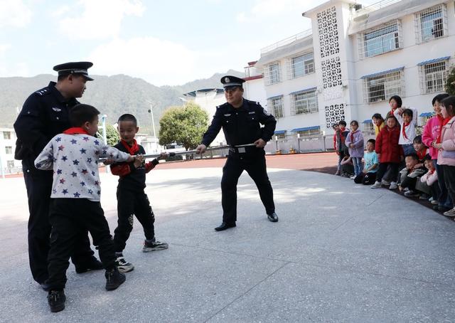   反恐宣传教育进校园
