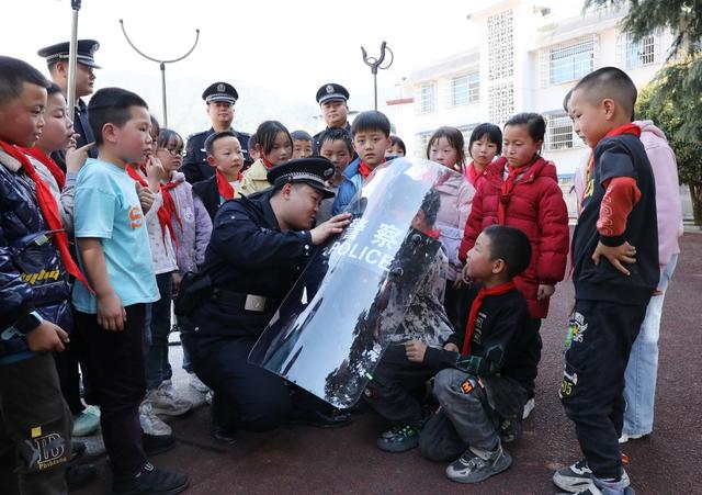  反恐宣传教育进校园
