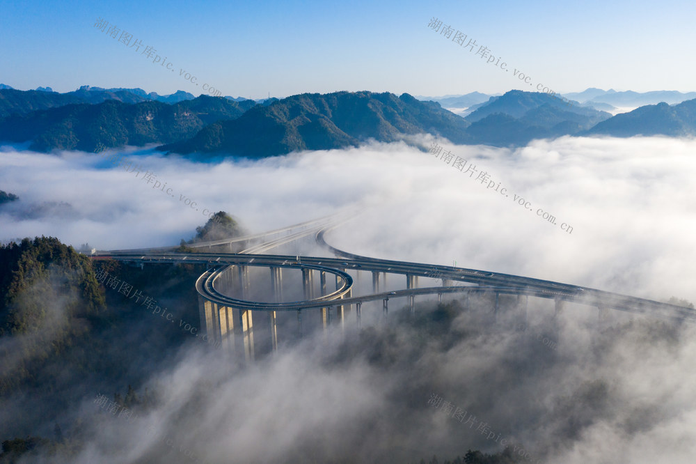 湘西  云海  山川  公路