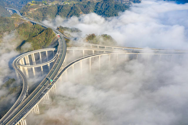 湘西  云海  山川  公路