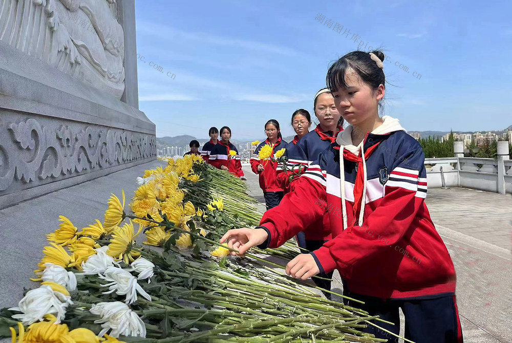 祭奠 先烈 师生 感恩