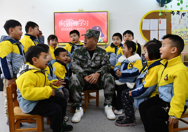 学雷锋日、版画传统艺术、雷锋故事、主题班会、退役军人、学习雷锋好榜样