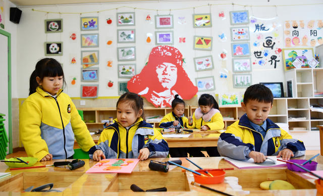 学雷锋日、版画传统艺术、雷锋故事、主题班会、退役军人、学习雷锋好榜样