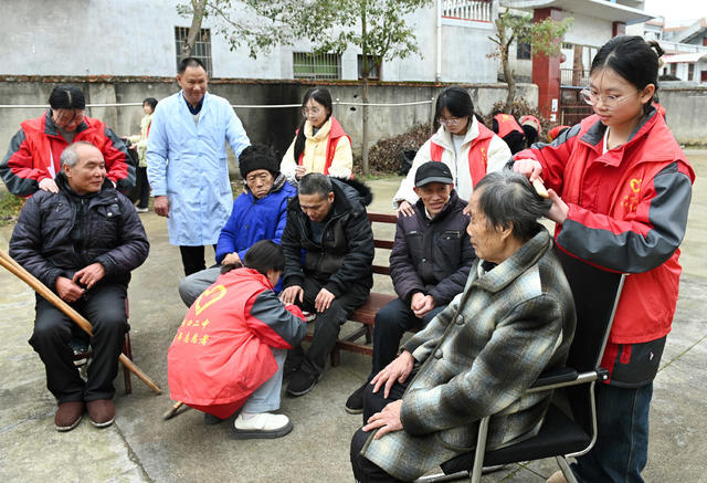 敬老院 志愿服务 关爱老年人 公益活动 学雷锋 学生 老年人 