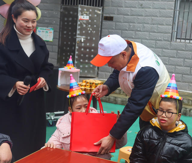 学雷锋  志愿者  高速公路  怀化