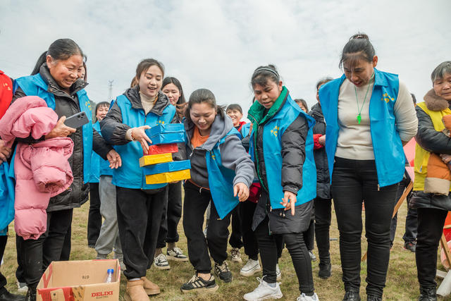 妇女节  山区  比赛  开心  乐趣 村民