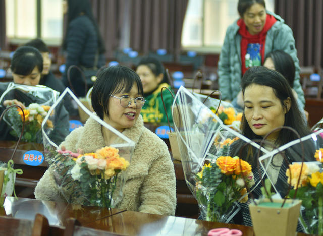 嘉禾：学插花  迎三八