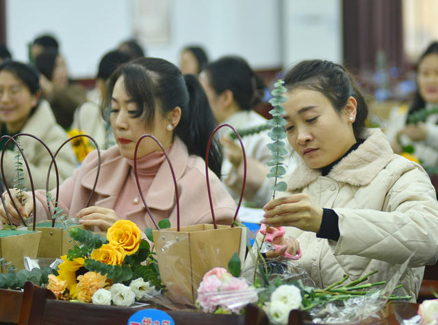 嘉禾：学插花  迎三八