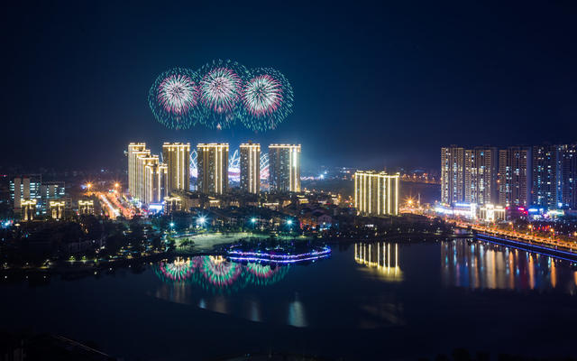 焰火  烟花  天空剧院  夜晚  长兴湖  绽放